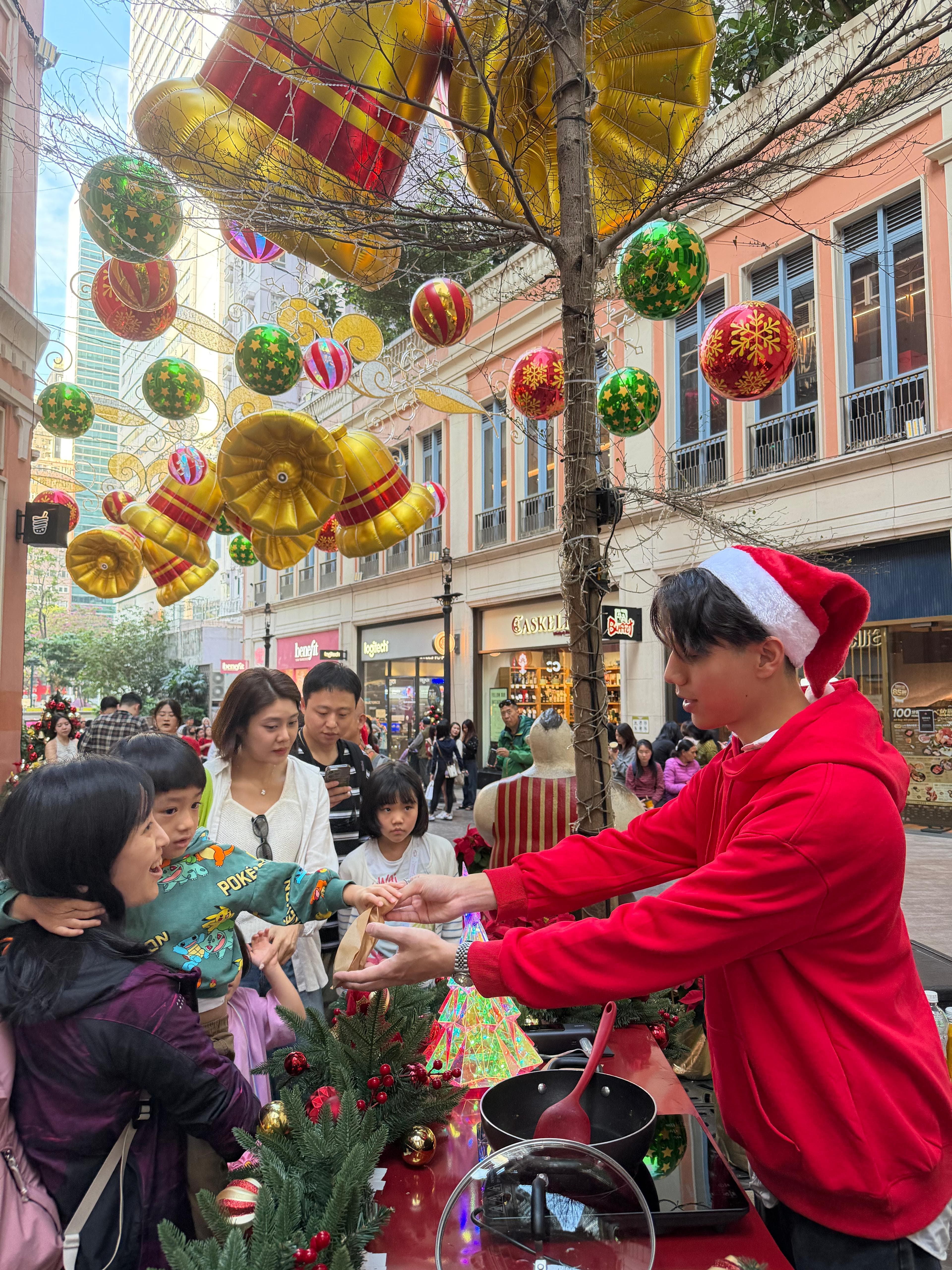 聖誕節必到！利東街一連4日大派爆谷/粟子！ 聽日有聖誕老人村快閃派對及戶外飄雪匯演！快啲約埋朋友去！