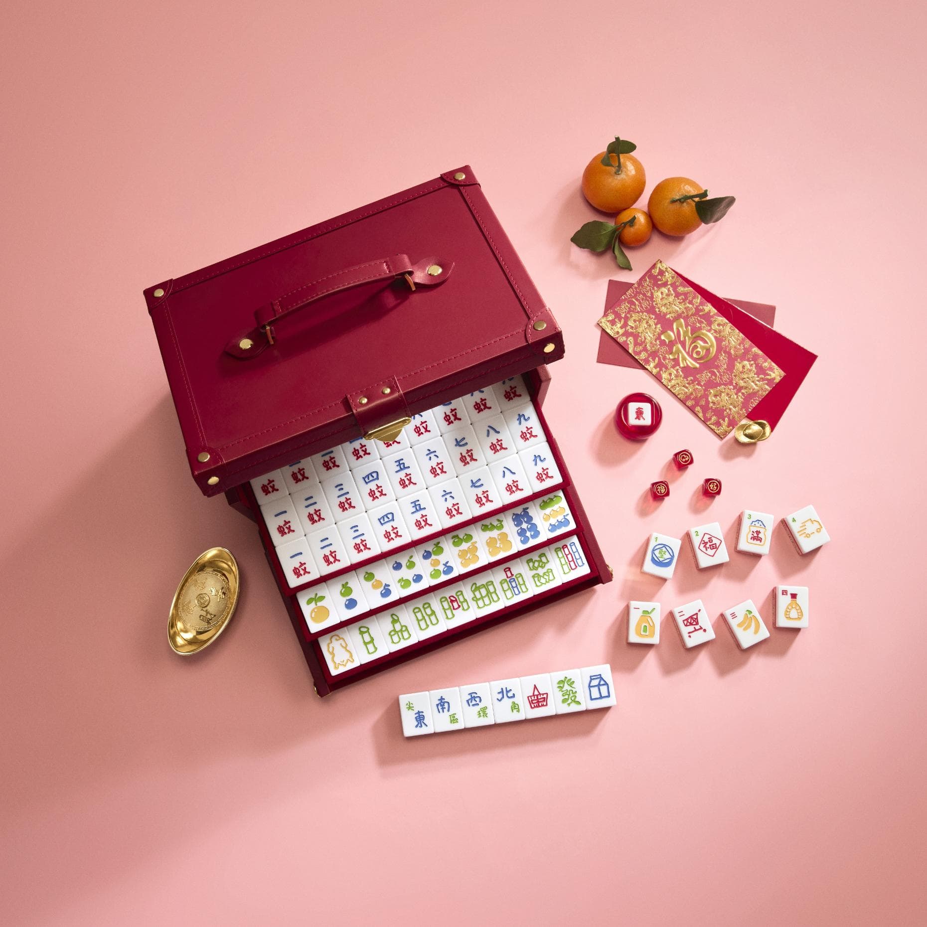 惠康首次聯乘香港原創生活品牌「G.O.D. 住好啲」 推出超限量版「堅好運水晶麻雀套裝」及「新春開運遊戲套裝」