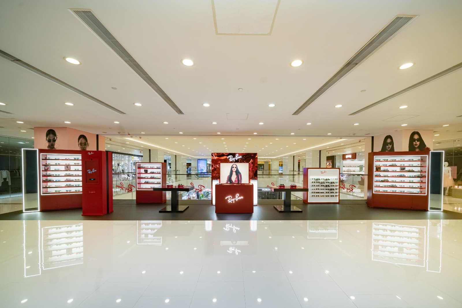 Ray-Ban × Jennie 海港城LCX限時快閃店