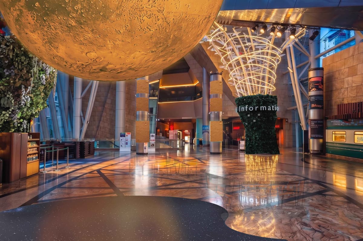 「Walk me to Mars」登陸朗豪坊 英國藝術家 Luke Jerram 世界巡展鉅作《MARS》 感受鬧市中的太空體驗 3