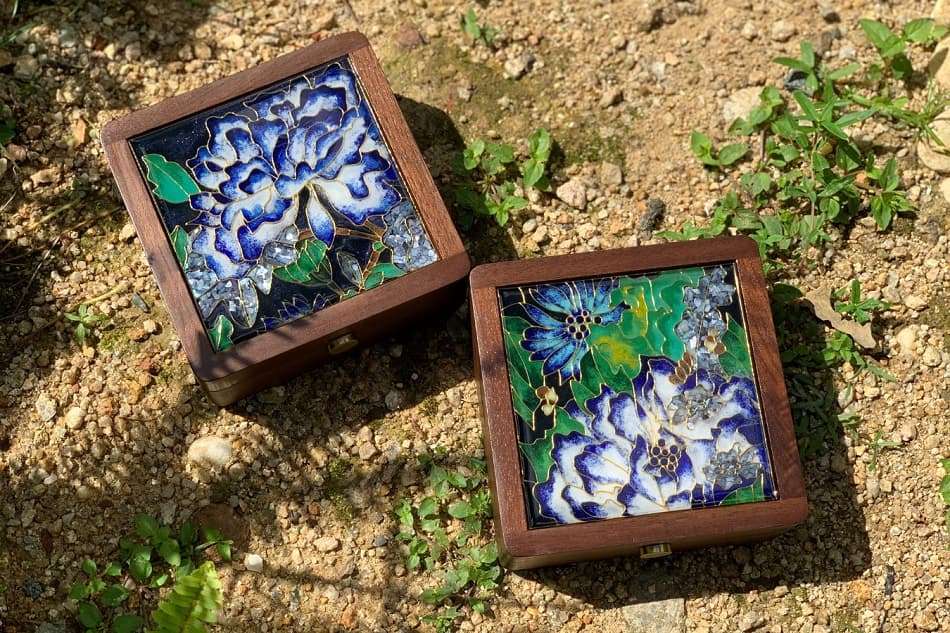 Innovating Tradition: Mastering Cloisonné & Raden 2